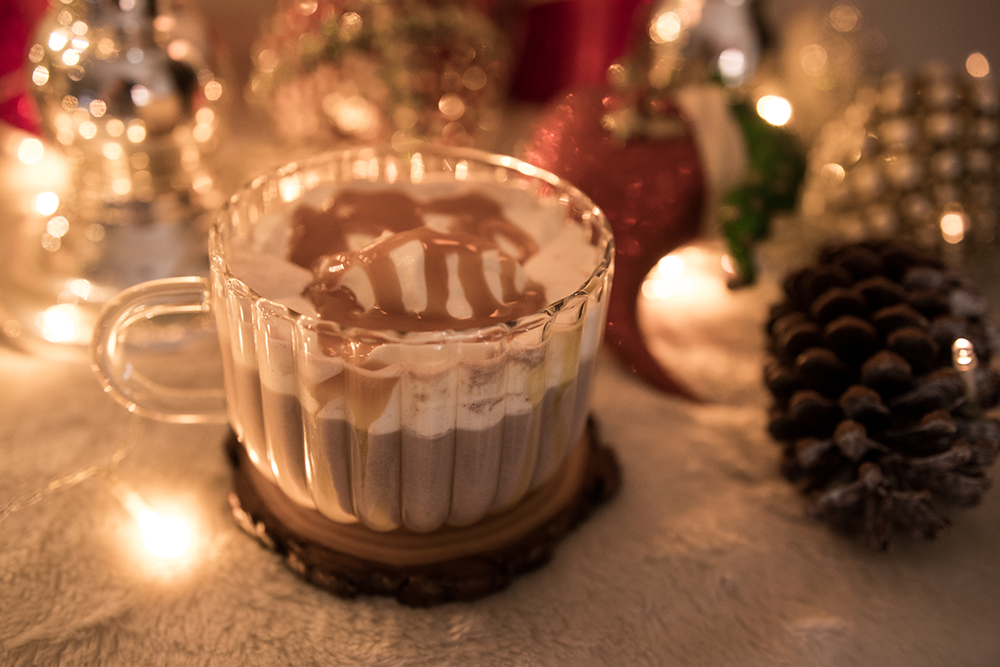 Finns det något mysigare än en julfilm och dricka varm choklad?