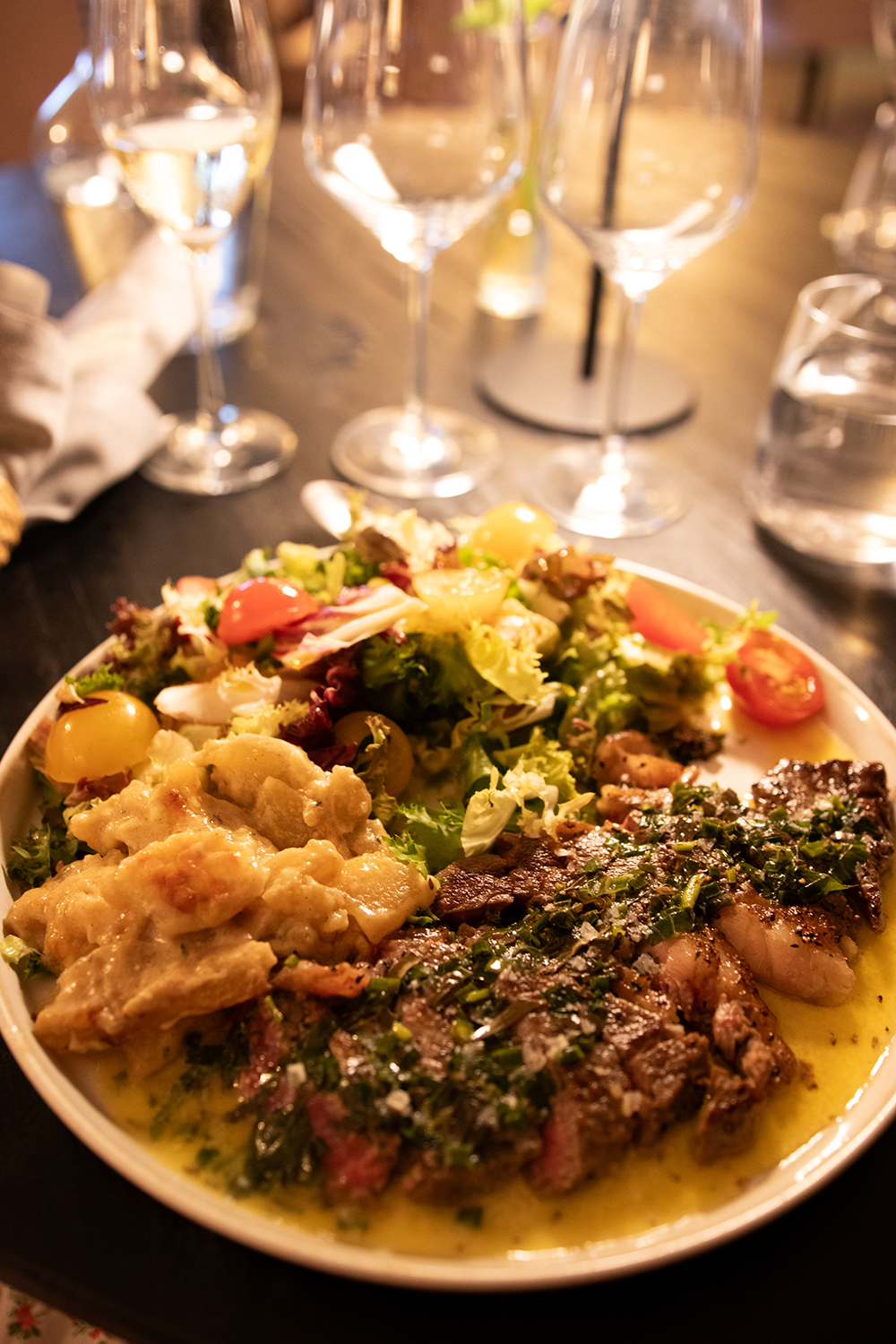 Blå Elefanten på Österlen
Entrecôte - Rejäl bit entrecôte med potatisgratäng, örtsmör och sallad